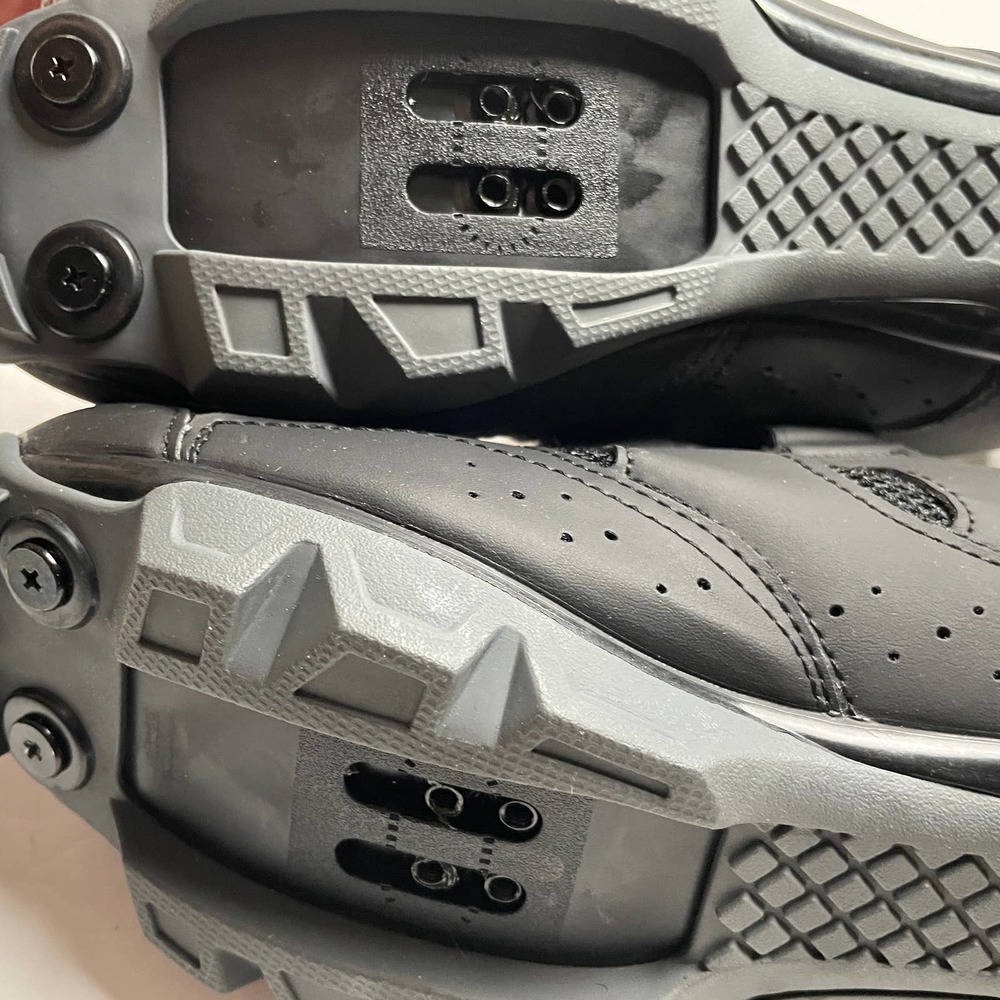 NIB Giro Riela R II Spin Outdoor Cycling Shoes Black Gray Never worn or Clipped - Picture 4 of 7